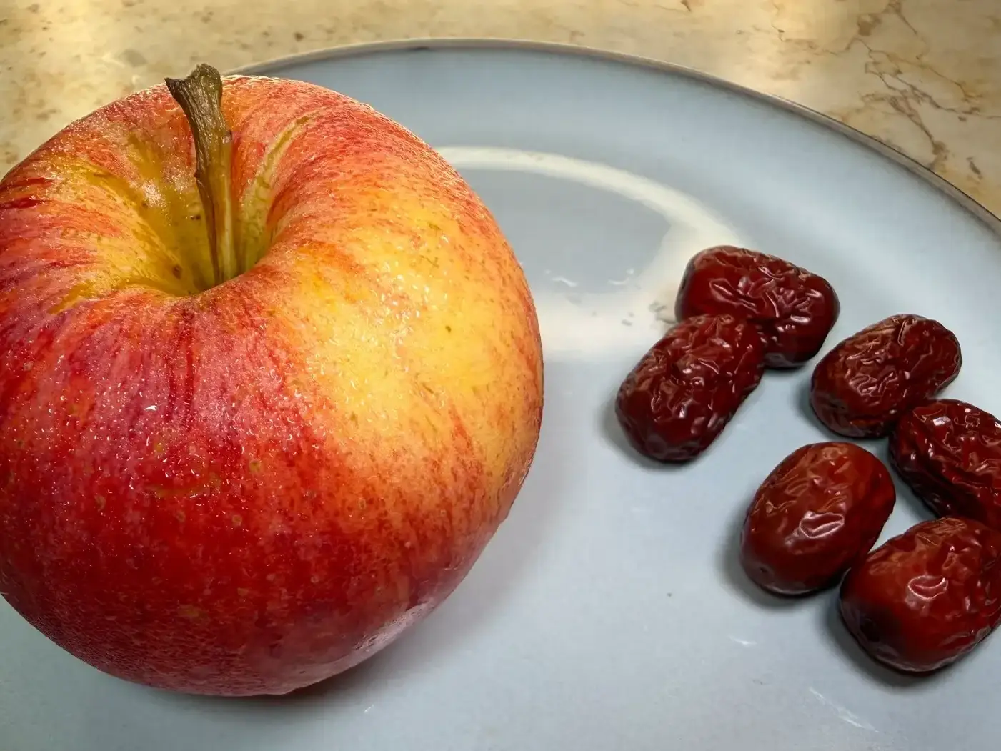 יובש בעונת הסתיו – תה תפוח ושיזפים סיניים לפי הרפואה הסינית