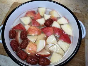 יובש בעונת הסתיו – תה תפוח ושיזפים סיניים לפי הרפואה הסינית