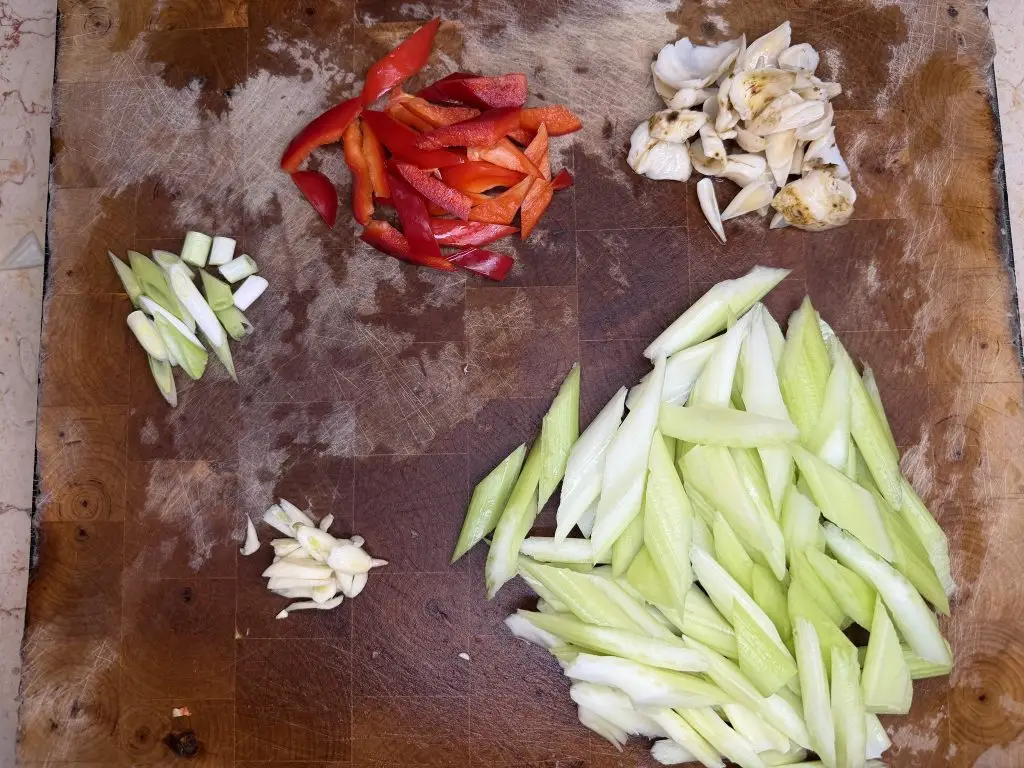 סלרי מוקפץ עם שורש חבצלת